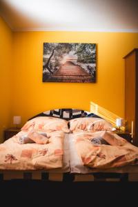 A bed or beds in a room at Vilka Stefi