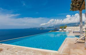 Olive Resort & Villas内部或周边的泳池