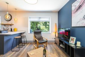 Posezení v ubytování 2BR Flat, Free Parking, WiFi, Smart TV