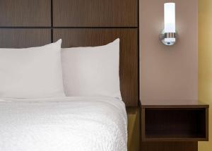 Postel nebo postele na pokoji v ubytování Best Western Pony Soldier Inn & Suites