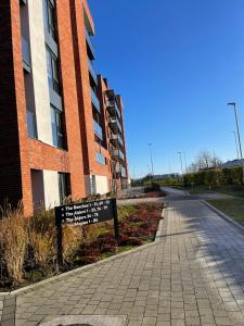 un edificio in mattoni con un cartello accanto a una strada di Cozy room in a shared apartment a Lucan Altre 3 foto