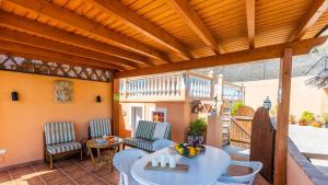 a patio with a table and chairs on a porch at Gonzalez Almuñécar by Ruralidays in Almuñécar