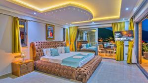 En eller flere senge i et værelse på Kalkan Kisla Bay Luxury Villa - 6440 + 59 billeder
