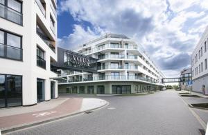 an empty street in front of a building at Bel mare aqua 2 Aquapark in Międzyzdroje