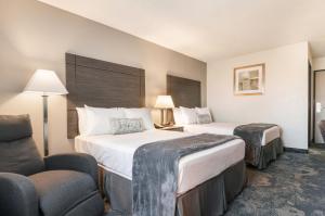 Voodi või voodid majutusasutuse American Inn & Suites Metro Airport toas