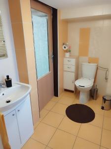 Ένα μπάνιο στο Villa Ondruš