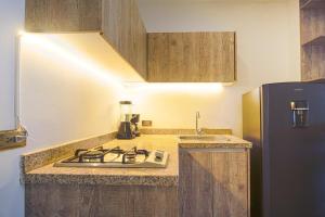 Dapur atau dapur kecil di Apto moderno y acogedor