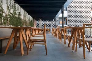 Un restaurante u otro lugar para comer en Hotel Carlota