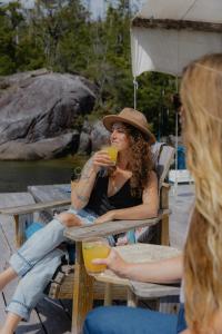 Nápoje v ubytování Lux Remote Glamping Hideaway