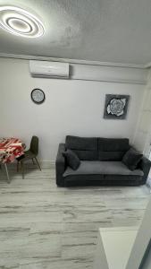 Ein Sitzbereich in der Unterkunft Playa del Cura apartment with 2 bedrooms