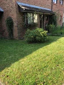 Zahrada ubytování 3BR Furnished Property in Slough Fully Furnished Independent House