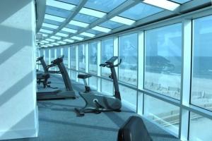 Phòng/tiện nghi tập thể dục tại Island Tower 25th Floor Corner Condo - Amazing Views!