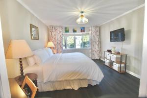 a bedroom with a white bed and a window at Seaside Escape in Fort Pierce