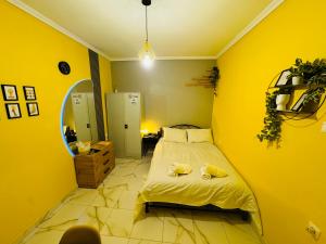 Postel nebo postele na pokoji v ubytování Yellow home Κίτρινο Σπίτι - myHomee