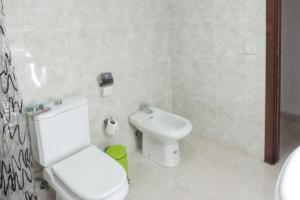 Kúpeľňa v ubytovaní Charming Apartment in Arrecife City Centre - 90 m² - Parking