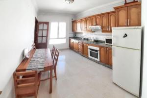 Kuchyňa alebo kuchynka v ubytovaní Charming Apartment in Arrecife City Centre - 90 m² - Parking