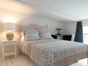 a bedroom with a bed with a comforter and pillows at 25SV2-B1 Ouimetoscope in Quebec City