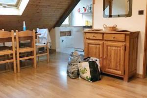 Ένα ή περισσότερα κρεβάτια σε δωμάτιο στο Appartement confortable à Bagnères-de-Luchon - Vue montagne