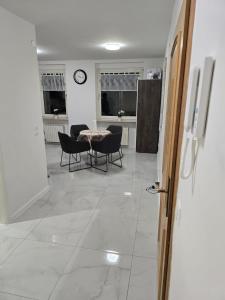 TV a/nebo společenská místnost v ubytování AlSa Apartments