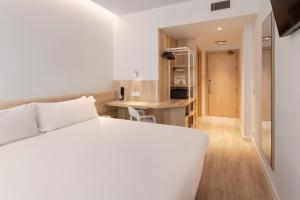 B&B HOTEL Madrid Carabanchel的厨房或小厨房