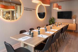 a conference room with a long table and chairs at B&B HOTEL Madrid Carabanchel in Madrid