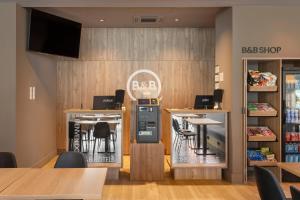 B&B HOTEL Madrid Carabanchel的电视和/或娱乐中心