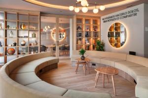 B&B HOTEL Madrid Carabanchel的休息区
