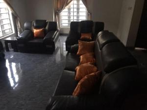 Posezení v ubytování De-Orange House Ikeja
