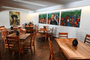 Hotel Hacienda餐厅或其他用餐的地方