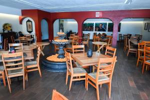Hotel Hacienda餐厅或其他用餐的地方