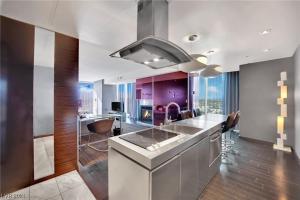 Una cocina o cocineta en Luxury 1BR Palms STRIP VIEW BALCONY ACCESS 37322