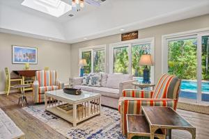 a living room with a couch and chairs and a table at Vicino al Mare in Hilton Head Island