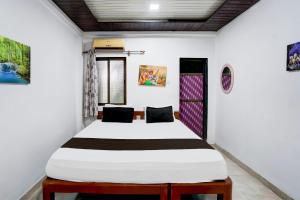 Postel nebo postele na pokoji v ubytování Hotel O Raj Resort