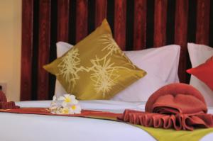 Una cama o camas en una habitación de Phi Phi Little Star Resort