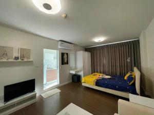 A bed or beds in a room at คอนโดบ้านทิวลมชะอำ
