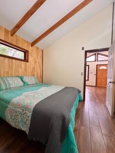 a bedroom with a large bed in a room at Cabañas Altos del Sollipulli in Rumiñano
