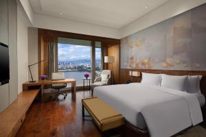 Postel nebo postele na pokoji v ubytování Crowne Plaza Fuzhou Riverside by IHG