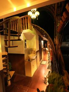 Kalappura Houseboats & Tours的厨房或小厨房