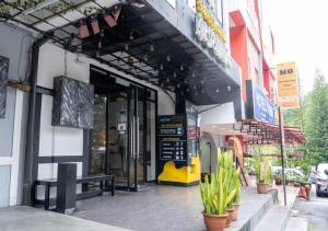 a building with a bench in front of a store at Kavy Boutique Hotel @ KBH in Brinchang
