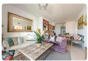 Ảnh trong thư viện ảnh của Glamorous Gale Miami Ocean View Balcony Resort & Spa ở Miami