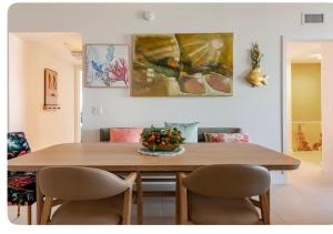 Ảnh trong thư viện ảnh của Glamorous Gale Miami Ocean View Balcony Resort & Spa ở Miami +65 ảnh