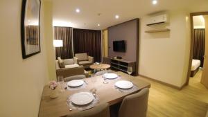 TV a/nebo společenská místnost v ubytování Wyatt Hotel Jomtien Beach