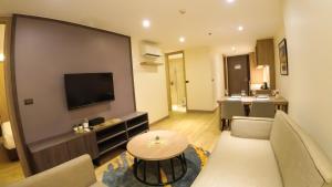 TV a/nebo společenská místnost v ubytování Wyatt Hotel Jomtien Beach