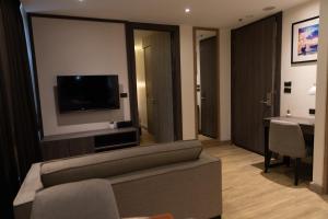 TV a/nebo společenská místnost v ubytování Wyatt Hotel Jomtien Beach