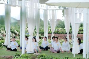 Guilin Red Roof Garden Resort -On the way to Yangshuo外面的花园