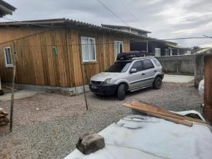 a car parked in front of a house at Servidão 1619 in Palhoça +2 photos