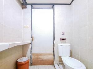Koupelna v ubytování RedDoorz near Stadion Semeru Lumajang Jawa Timur