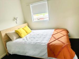 Postel nebo postele na pokoji v ubytování AAA Northlands Motel