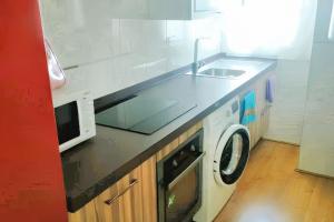 Kuchyňa alebo kuchynka v ubytovaní Modern Apartment Málaga 80 m² + Balcony