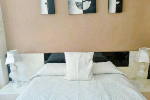 Posteľ alebo postele v izbe v ubytovaní Modern Apartment Málaga 80 m² + Balcony